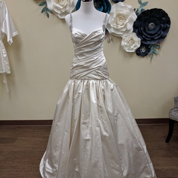 Kenneth Pool Wedding Dress Size 8 - 6 - Picture 2 of 9